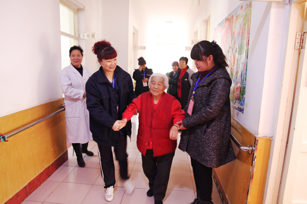 老人的笑容，我們的快樂——公司青年志愿者走進(jìn)敬老院活動側(cè)記.jpg